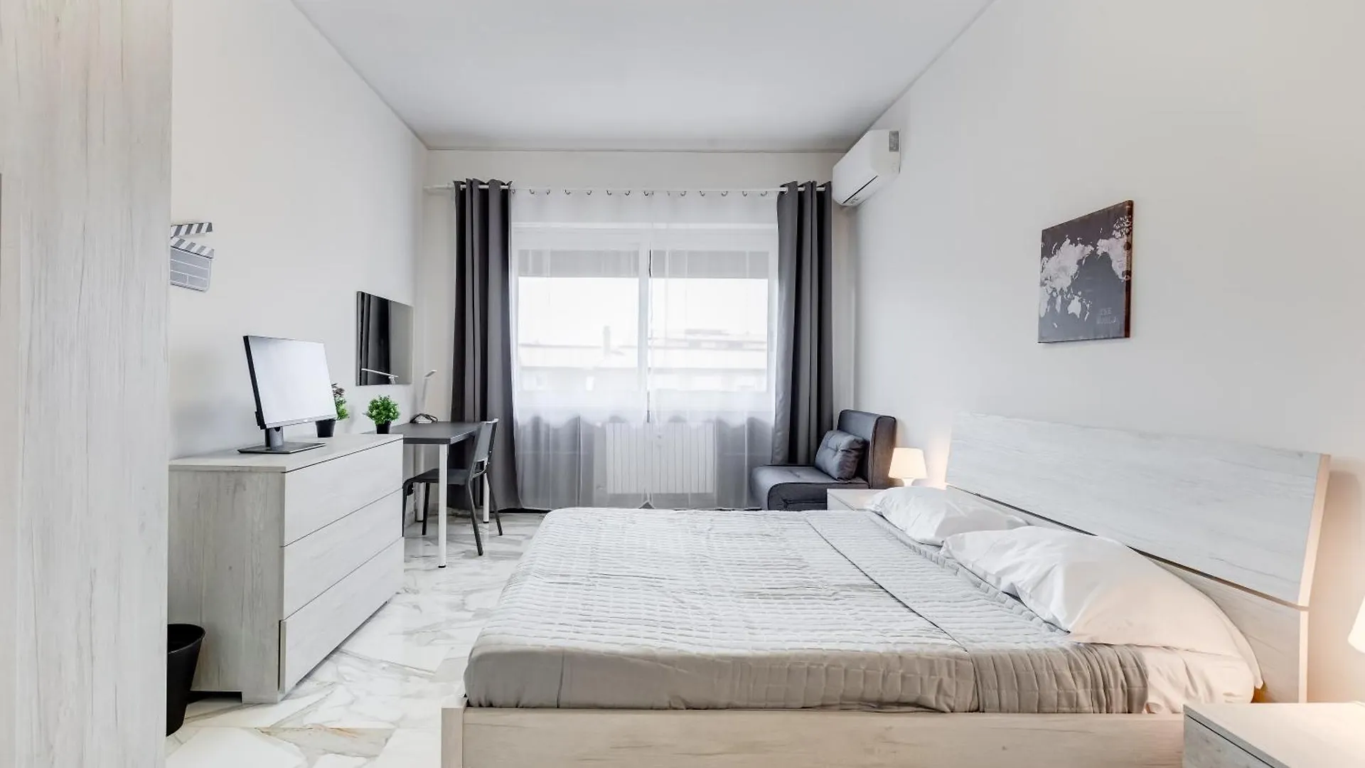 Appartamento Moderno Sopra Metro A E Parco Degli Acquedotti Рим Апартаменты